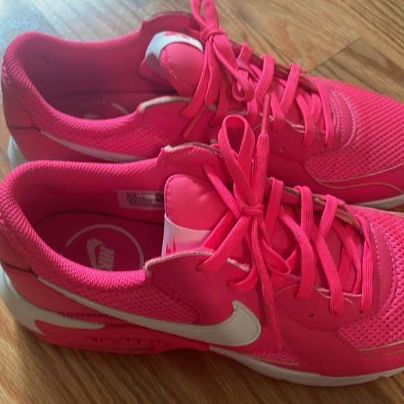 EUC Nike Air Max - Picture 4 of 6